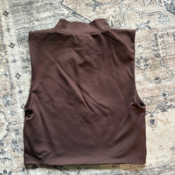 Aritzia Babaton turtleneck Tank in brown XL - Picture 5 of 5